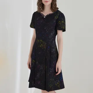 【ILEY 伊蕾】低調奢華多彩精緻緹花外層網紗洋裝(黑色；M-XL；1223017159)