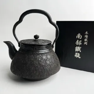 【IWACHU 岩鑄】岩鑄｜清末作｜南部鐵器｜1.8L｜櫻花鐵瓶｜(日本製工藝師系列 11045)