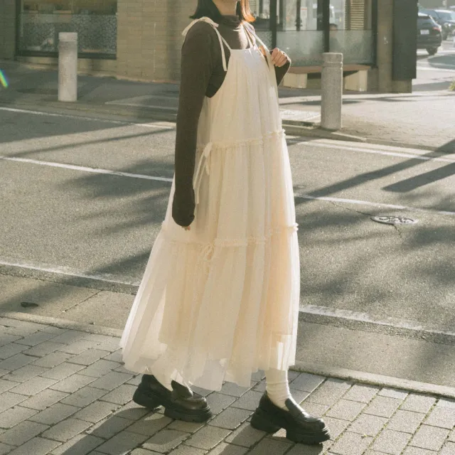 【Queenshop】女裝 雙層設計細肩綁帶蛋糕網紗長洋裝 三色 現+預 01086609