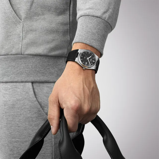 【TISSOT 天梭】官方授權 PRX系列 70年代復刻手錶-黑/40mm 母親節 送禮 禮物(T1374101705100)
