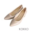 【KOKKO 集團】優雅氣質柔軟綿羊皮粗跟包鞋(駝灰色)