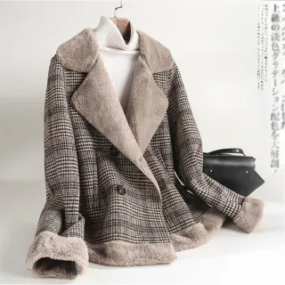 【艾美時尚】現貨 中大尺碼女裝 毛呢 夾克 拼接羊羔毛格紋加厚毛呢大衣外套。S-3XL(咖)