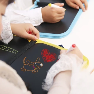 兒童塗鴉畫板(輕便攜帶式畫冊畫本 兒童塗鴉畫板 繪圖畫布 繪本 小畫版 幼兒園畫板 兒童玩具)