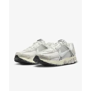 【NIKE 耐吉】休閒鞋 運動鞋 NIKE ZOOM VOMERO 5 男鞋 白灰(HF0731007)