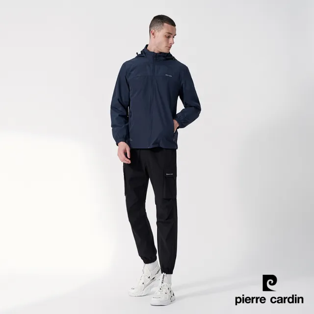 【pierre cardin 皮爾卡登】網路獨家 男款 剪接防曬防潑水透氣內網裡連帽外套-深藍色(7247661-38)