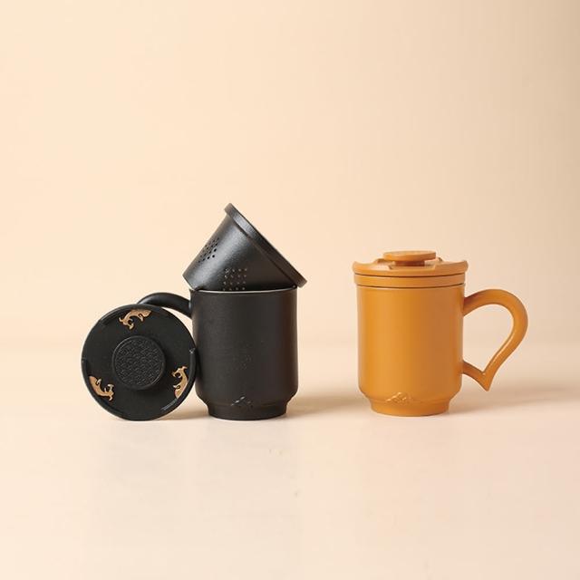 【LohasPottery 陸寶】風生水起蓋杯-禪風黑/琉璃黃 350ML(一杯一蓋一茶格 濾掛式茶格 泡一杯好茶)