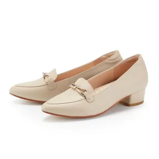 【MAGY】金屬飾釦真皮尖頭中跟鞋(杏色)