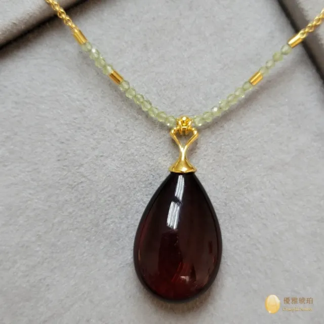 【優雅琥珀】來自波蘭 優美水滴形 紅珀+橄欖石 項鍊(具國際琥珀協會鑑定卡)
