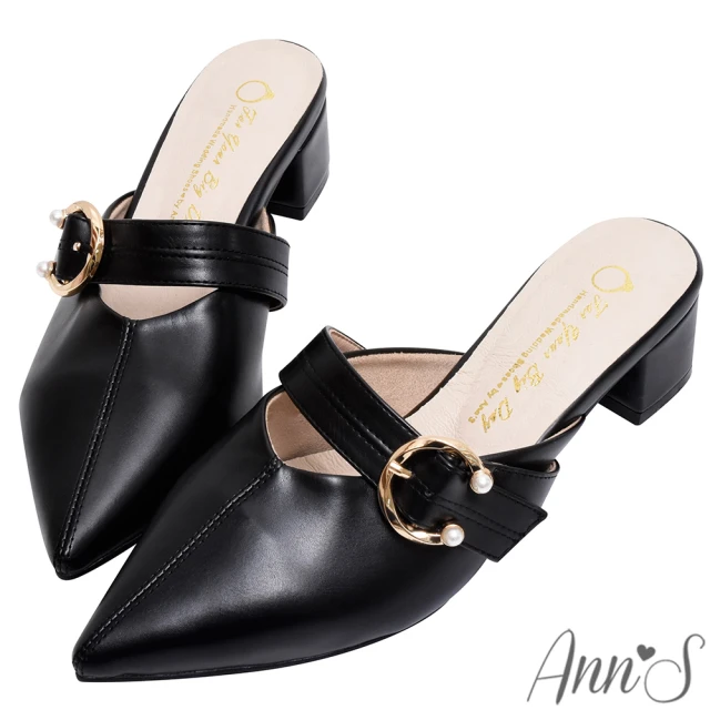 Ann’SAnn’S 優雅珍珠金釦-立體車線V口穆勒低跟尖頭鞋4cm(黑)
