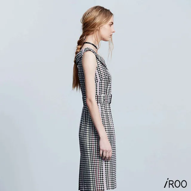 【iROO】彩格腰帶經典設計無袖洋裝