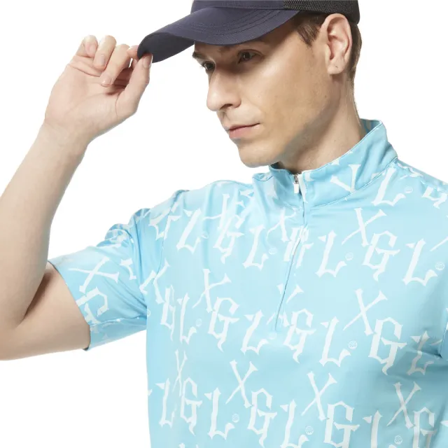 【Lynx Golf】男款吸溼排汗機能滿版LXG字樣印花山貓織標短袖立領POLO衫/高爾夫球衫(水藍色)