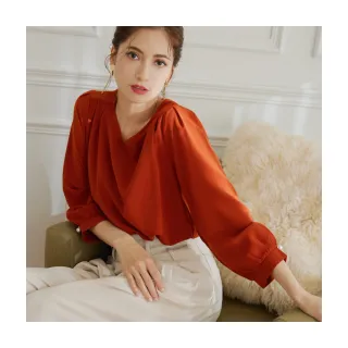 【OB 嚴選】肩打褶珍珠釦七分拋袖厚雪紡上衣 《AB5238》