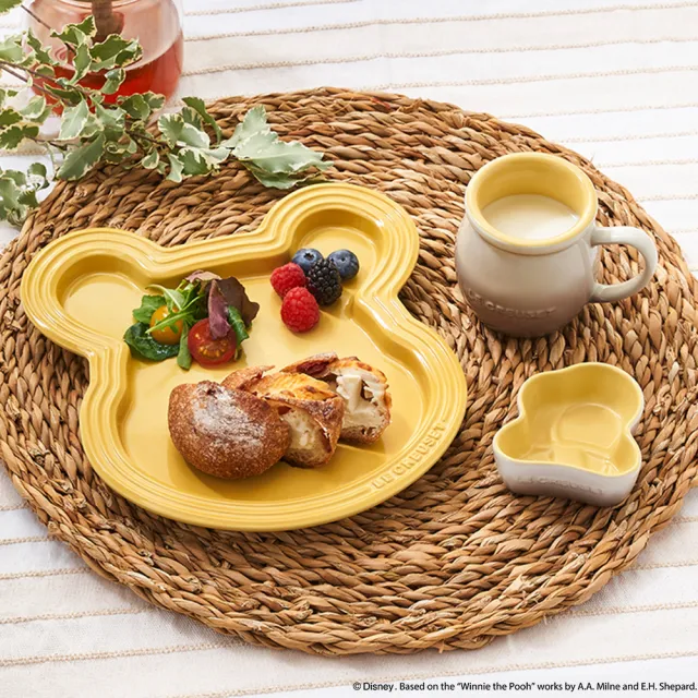 【Le Creuset】小熊維尼系列瓷器餐桌用具套組(溫桲黃/肉豆蔻)