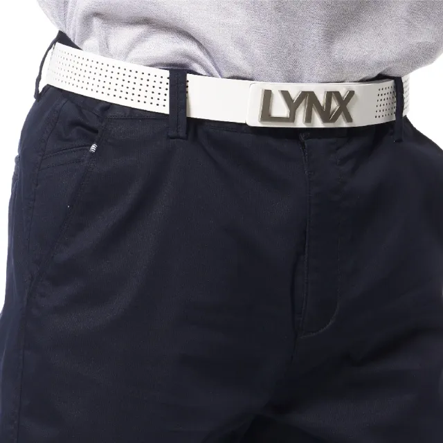 【Lynx Golf】男款彈性舒適混紡材質布料暗紋造型素面款式Lynx繡花平面休閒長褲(深藍色)