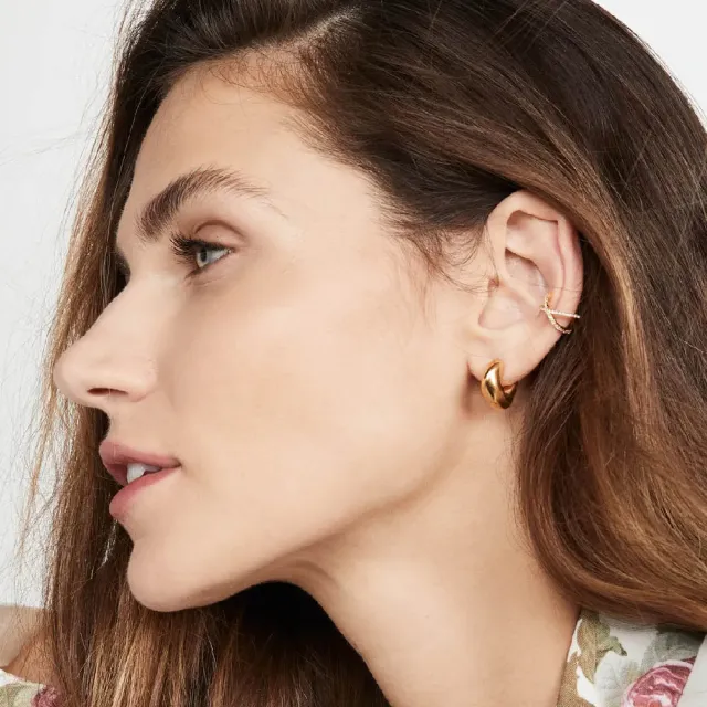 【SHASHI】紐約品牌 Stacey Pave Ear Cuff 鑲鑽十字架C型耳骨夾 無耳洞女孩必備(耳骨夾)