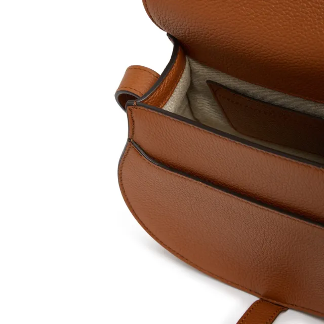 【Chloe’ 蔻依】Marcie Small Saddle Bag 小款 肩背包 馬鞍包 Tan 棕褐色
