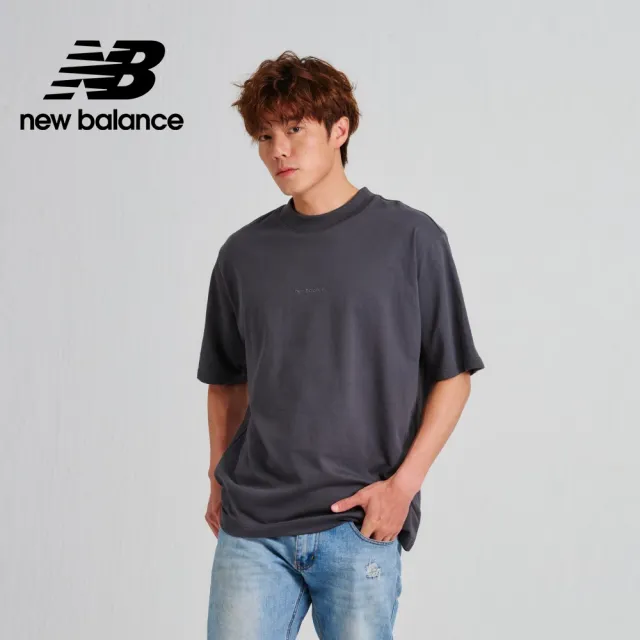 【NEW BALANCE】NB 圓領刺繡LOGO短袖上衣_男性_深灰色_AMT33560ACK(亞版 版型正常)