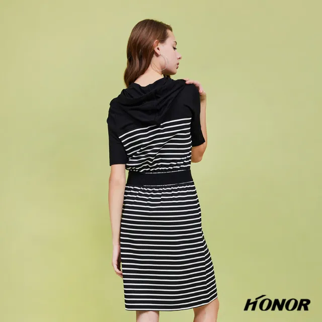 【HONOR 山形屋】出清品 彈性連帽鈕釦寬版收腰條紋洋裝(限定出清)