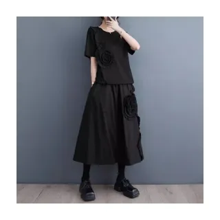 【YOUNGBABY】木耳滾邊造型花朵棉質上衣+A字裙套裝 中大碼女裝(黑)