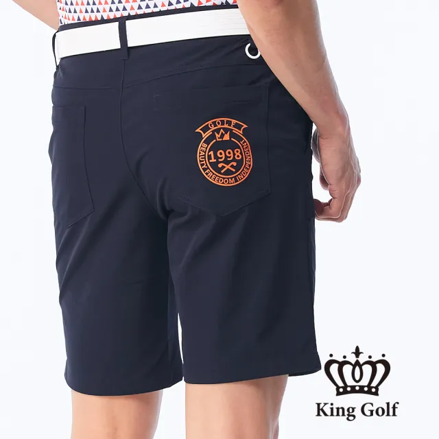 【KING GOLF】實體同步款-男款圖騰LOGO印圖剪裁彈性短褲/高爾夫球褲(丈青)