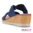 【MAGY】抓皺雙帶金屬圓環楔型中跟拖鞋(藍色)