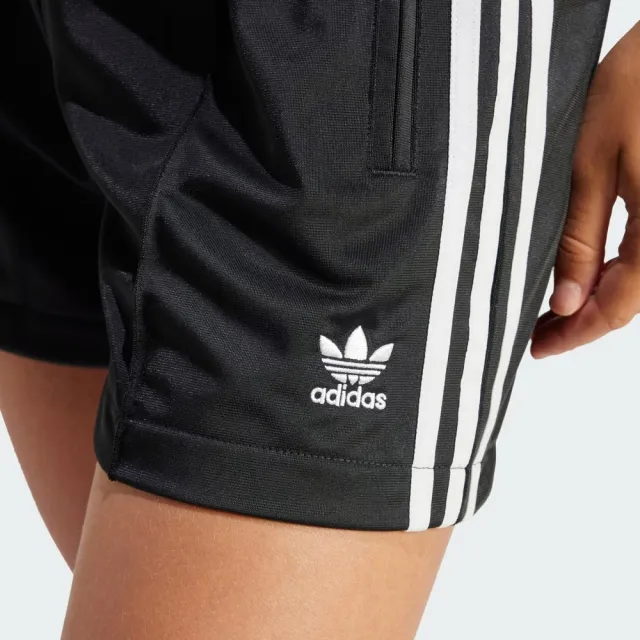 【adidas 愛迪達】Firebird Short 女 短褲 休閒 復古 三葉草 寬鬆 拉鍊口袋 黑白(IU2425)