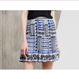 【IGD 英格麗】網路獨賣款-幾何印花壓褶雪紡短裙(藍色)