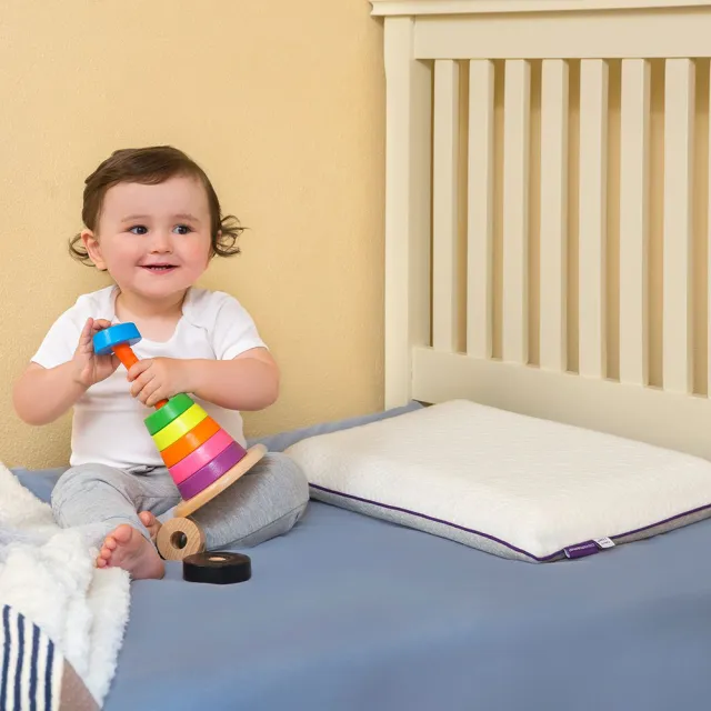 【ClevaMama】防扁頭幼童枕 12個月以上適用(寶寶枕頭 幼兒枕頭 透氣枕頭)