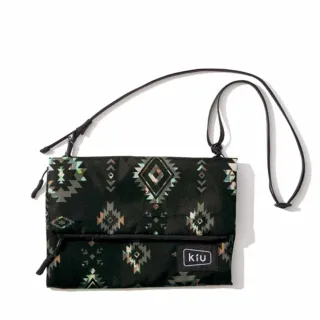 【KIU】情人節禮物 日本 原廠貨 中性 WATER REPELLENT STORAGE SACOCHE 隨身包 健行/生活/旅行 黑色圖騰(