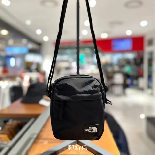 【The North Face】北臉 韓國 布標 LOGO 霧面 小包 隨身包 斜背包 包包 可調式(春夏新品)