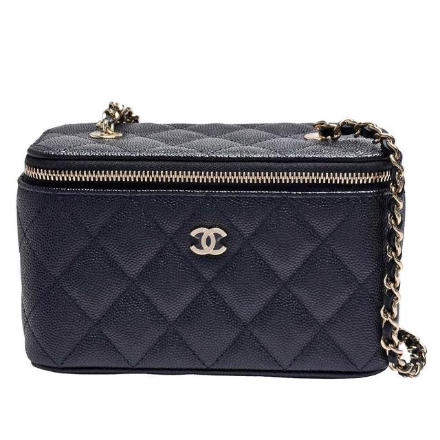 【CHANEL 香奈兒】經典雙C LOGO菱格粒紋牛皮拉鍊斜背長方形化妝包(黑AP1341C-BLK-GP)