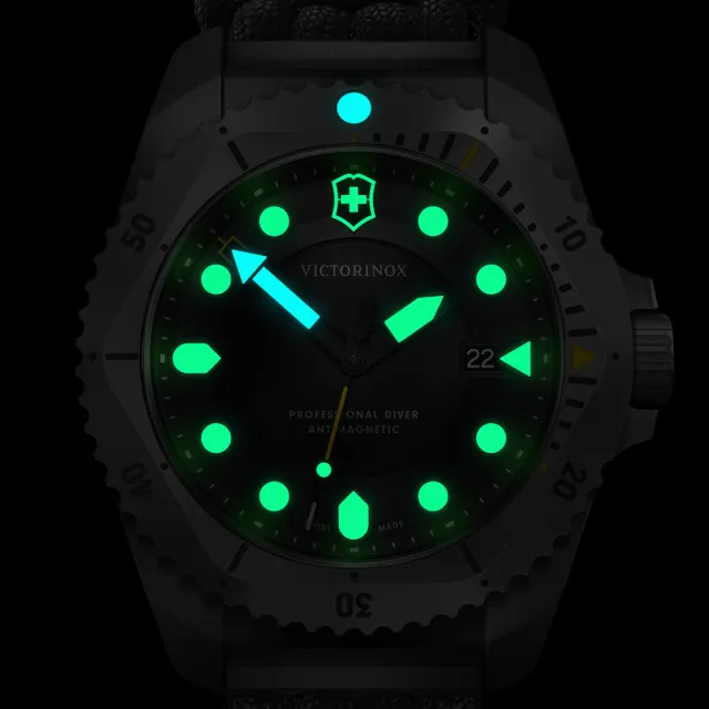 【VICTORINOX 瑞士維氏】Dive Pro ISO 6425 認證 300米潛水鈦石英腕錶-43mm黑(VISA-241993.1)
