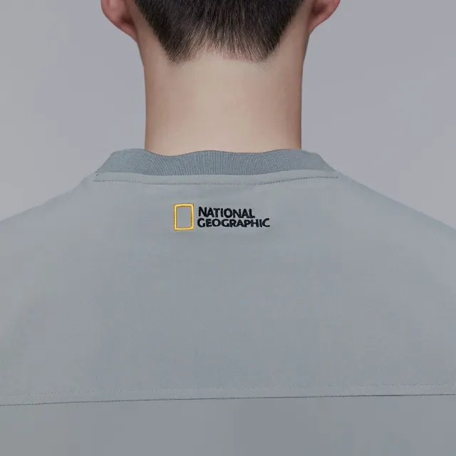 【National Geographic 國家地理】男女同款ADELIE輕量平織短袖上衣-卡其色(舒適涼爽/抗UV款/男女同款)