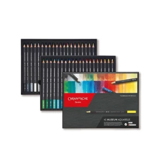 【瑞士 CARAN DACHE 卡達】MUSEUM博物館級水性色鉛筆40色紙盒裝(贈水筆1入)