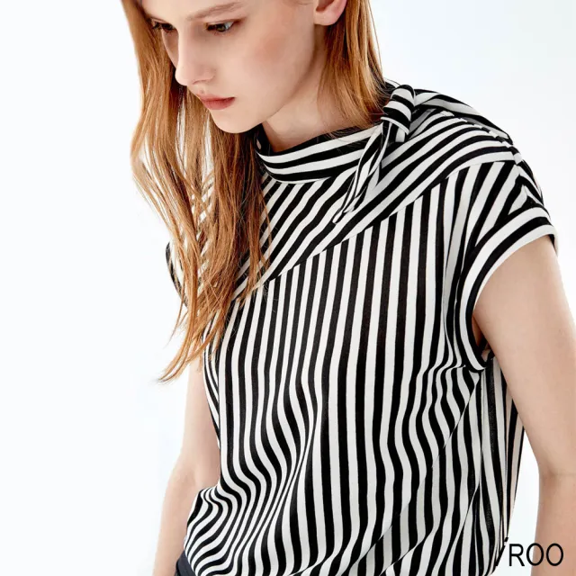 【iROO】黑白條拼接單品上衣