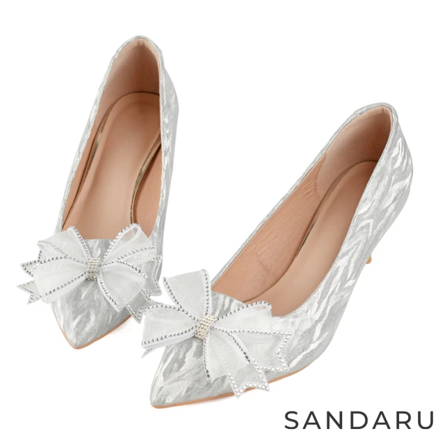 【SANDARU 山打努】跟鞋 蕾絲造型蝶結珠光中跟包鞋(銀)