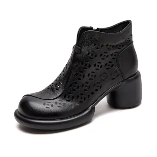 【Vecchio】真皮短靴 粗跟短靴/全真皮頭層牛皮復古縷空銅錢設計粗跟短靴 涼靴(黑)