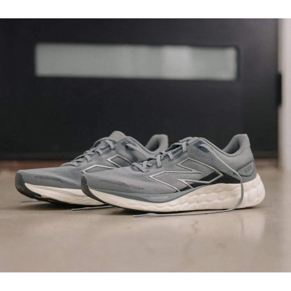 【NEW BALANCE】NB 慢跑鞋/運動鞋_男性_深灰色_M680LG8-2E