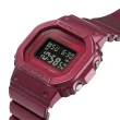 【CASIO 卡西歐】G-SHOCK 勃根地酒紅系列 方形電子手錶(GMD-S5600RB-4)