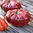 【法國Staub】櫻桃紅蕃茄造型烤盅陶缽19cm含雙耳(贈陶瓷馬克杯二入350ml)