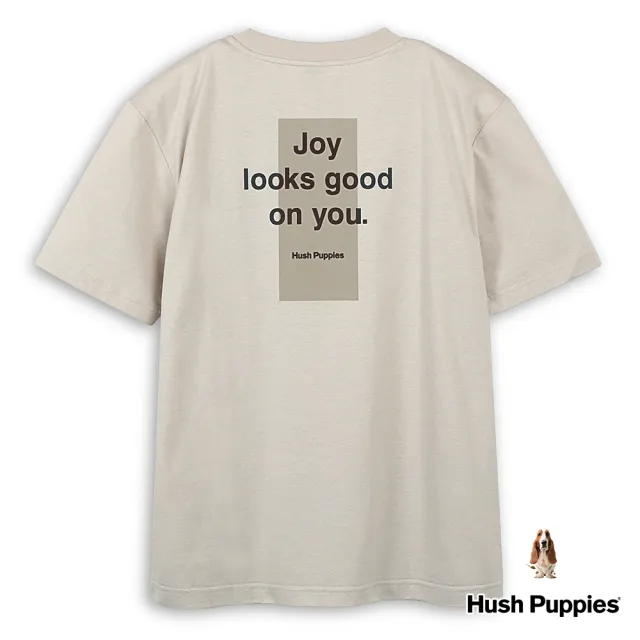【Hush Puppies】男裝 T恤 簡約設計植絨印花文字刺繡狗寬鬆版短袖T恤(淺卡其 / 43111111)