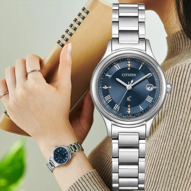 CITIZEN 星辰 XC 羅馬數字時標 鈦金屬光動能電波女錶 27mm(ES9490-61L)