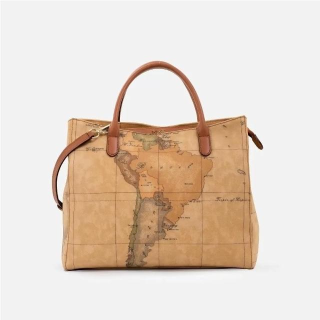 【Alviero Martini】義大利地圖包 拉鍊方型手提側背包33cm(地圖黃 七夕禮物 情人節)