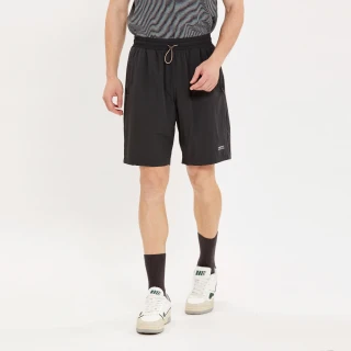 【Hang Ten】男裝-恆溫多功能-REGULAR FIT涼感彈性透氣沖孔防曬機能短褲(黑)