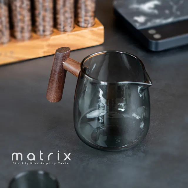 【Matrix】胡桃木手柄弧型玻璃分享壺 600ml(手沖咖啡/分享壺/耐熱玻璃/量杯/咖啡壺/分享杯)