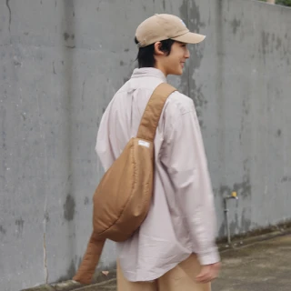 【plain-me】寬帶鋪棉中型半月包 PLN3032-242(男款/女款 共4色 側背包 斜背包)