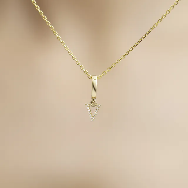 【Olivia Yao Jewellery】18K金 鑽石字母V 吊墜(HAUTE Collection/送禮/客製化)