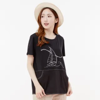 【betty’s 貝蒂思】帆船印花壓線拼接口袋T-shirt(黑色)