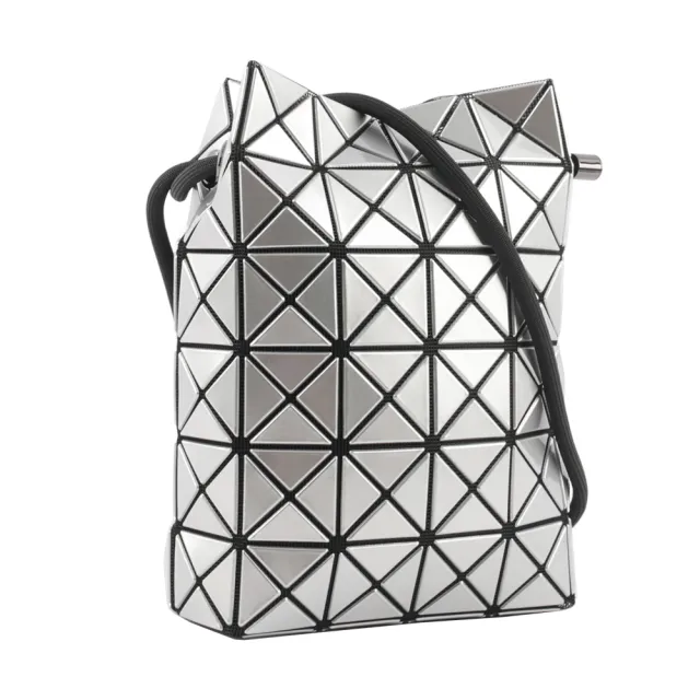 【ISSEY MIYAKE 三宅一生】BAO BAO WRING 亮面抽繩水桶包(銀色)