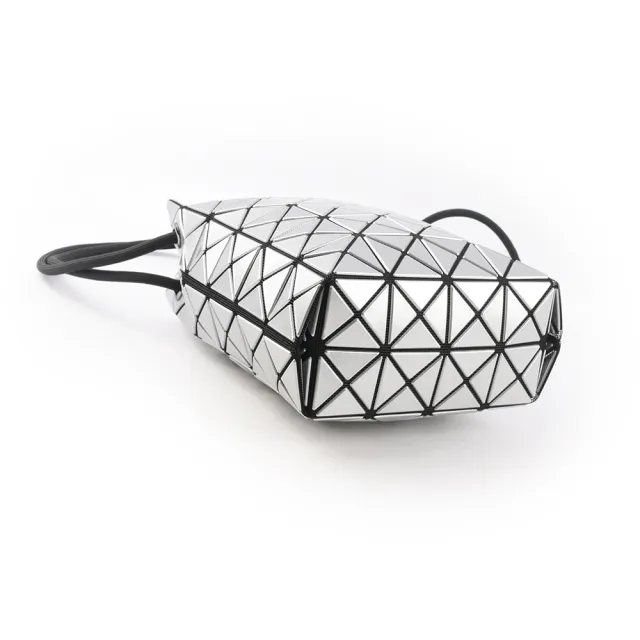 【ISSEY MIYAKE 三宅一生】BAO BAO WRING 亮面抽繩水桶包(銀色)